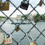 El Pont des Arts: un puente de románticos candados en París/The Pont des Arts: a bridge of romantic padlocks in Paris