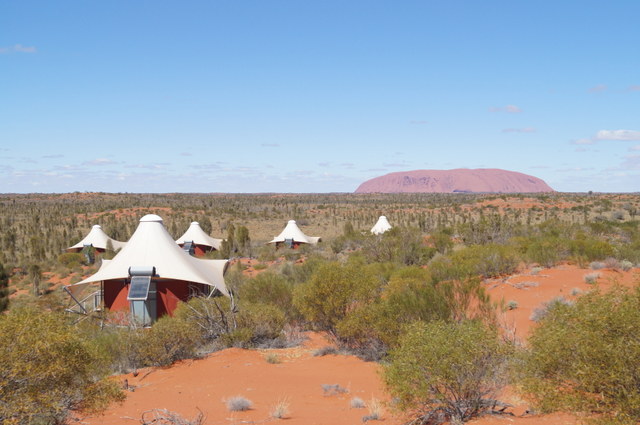 Una habitación con vistas en Longitude 131º, Uluru, Australia/A room with a view in Longitude 131º, Uluru, Australia